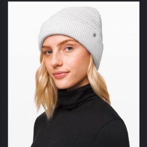 NWOT lululemon sweet & Sherpa beanie